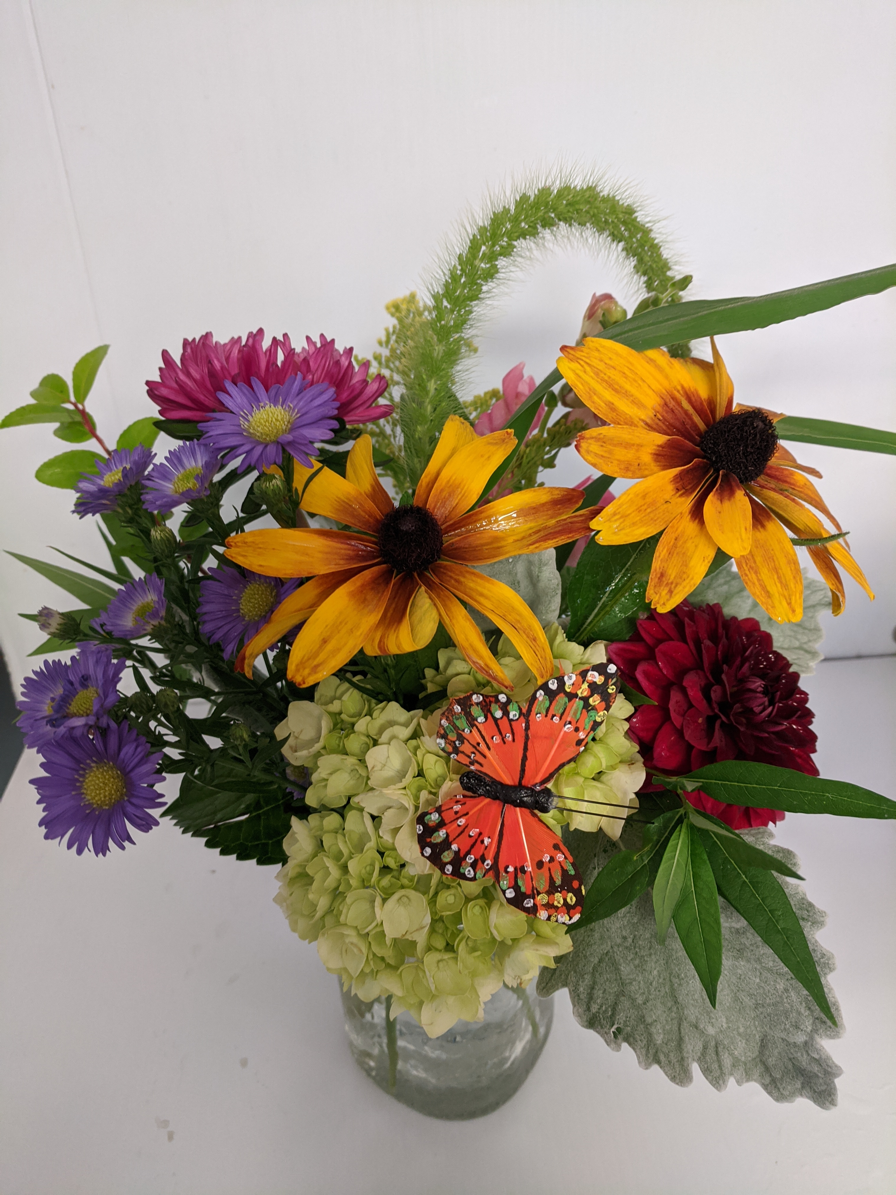BEAUTIFUL BLOOMS MASON JAR BOUQUET